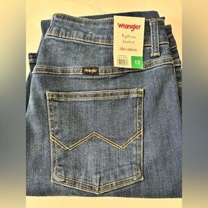 Wrangler High Rise Bootcut Jeans with Stretch
Size 12